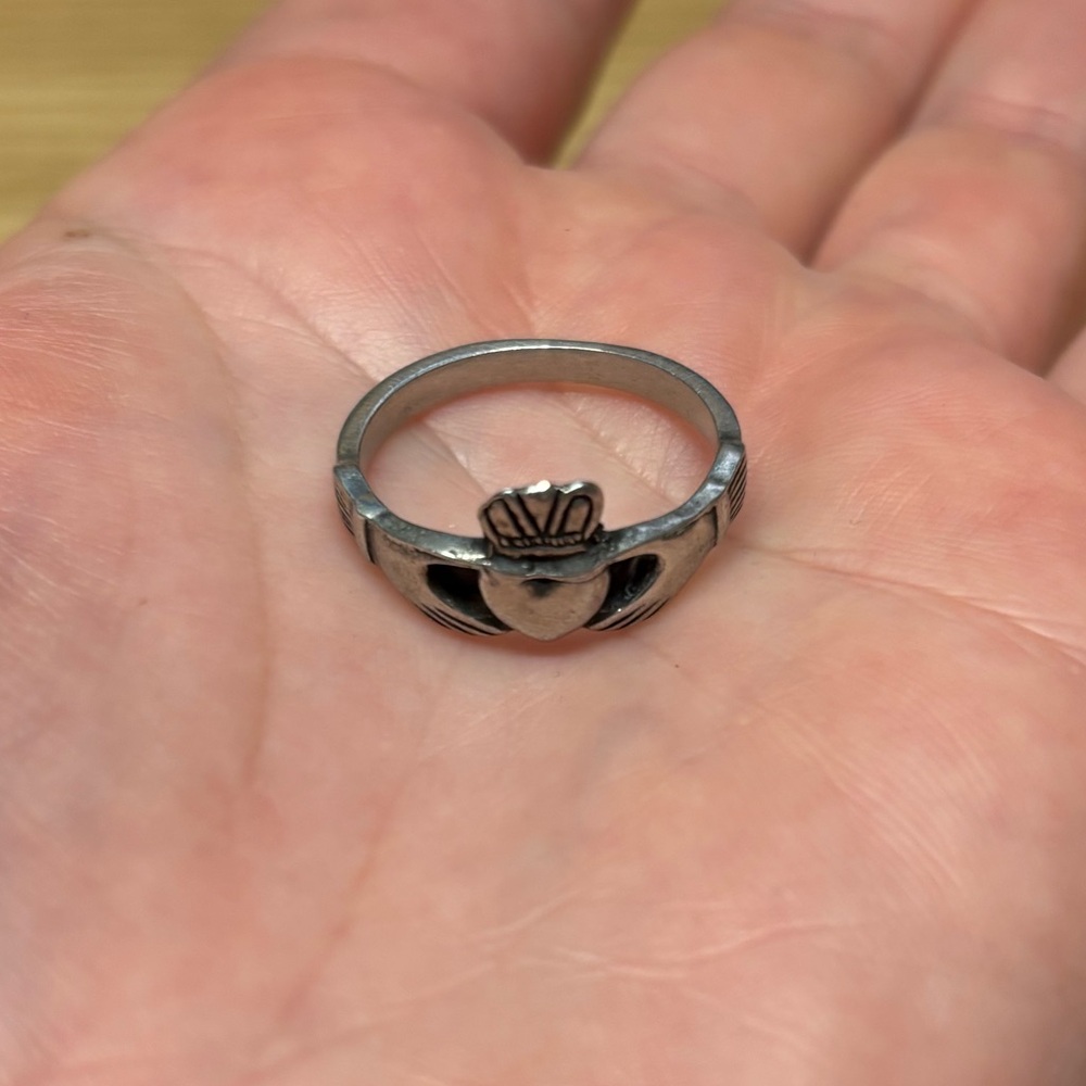 Pewter Claddagh Ring Size 10 - Picture 3 of 4